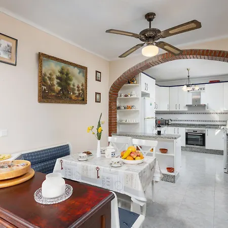 Alta Vista Villa *